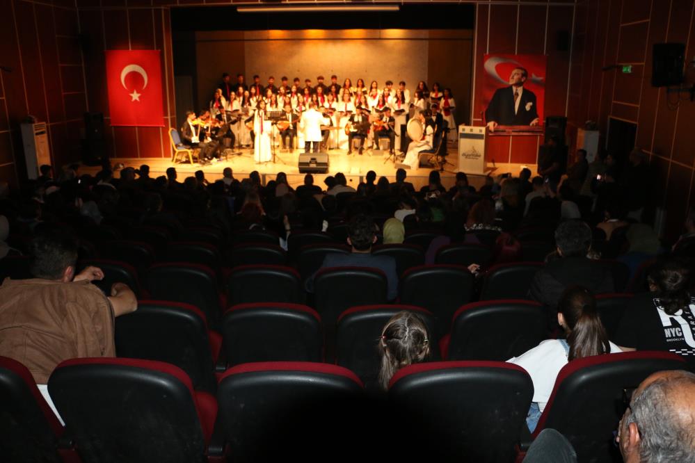 Diyarbakır'da 4 dilli konser