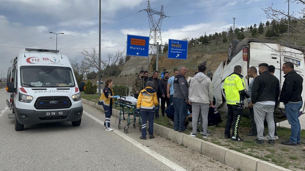 Hafif ticari araç takla attı: 1 yaralı