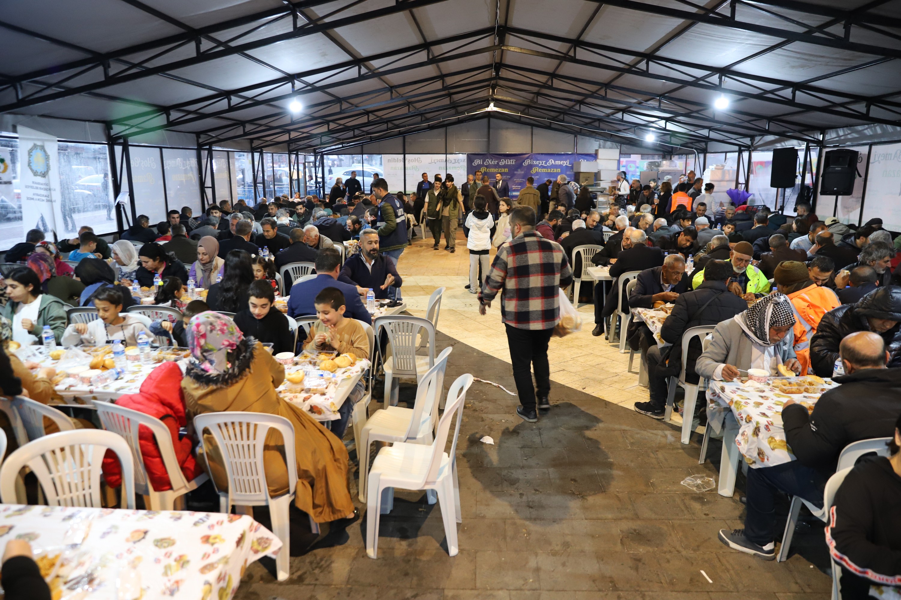 Büyükşehir Belediyesi’nden 195 bin kişiye iftar