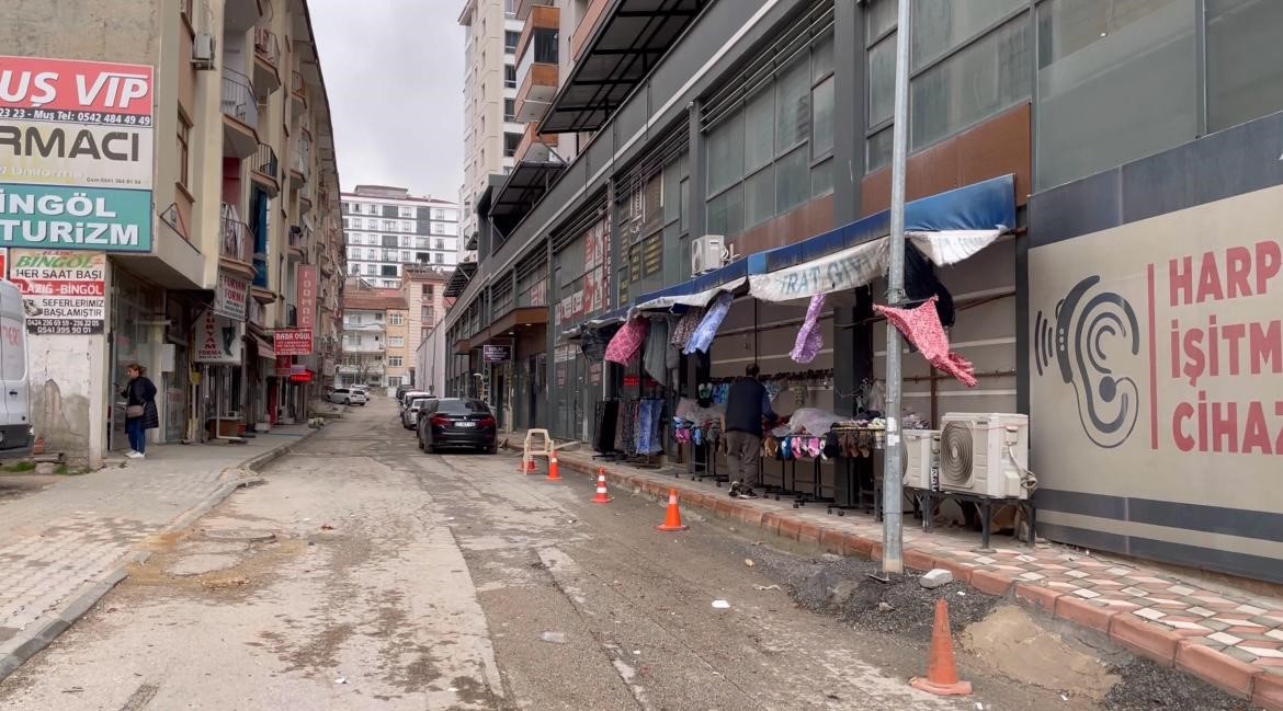 Elazığ’da şiddetli rüzgar etkili oldu