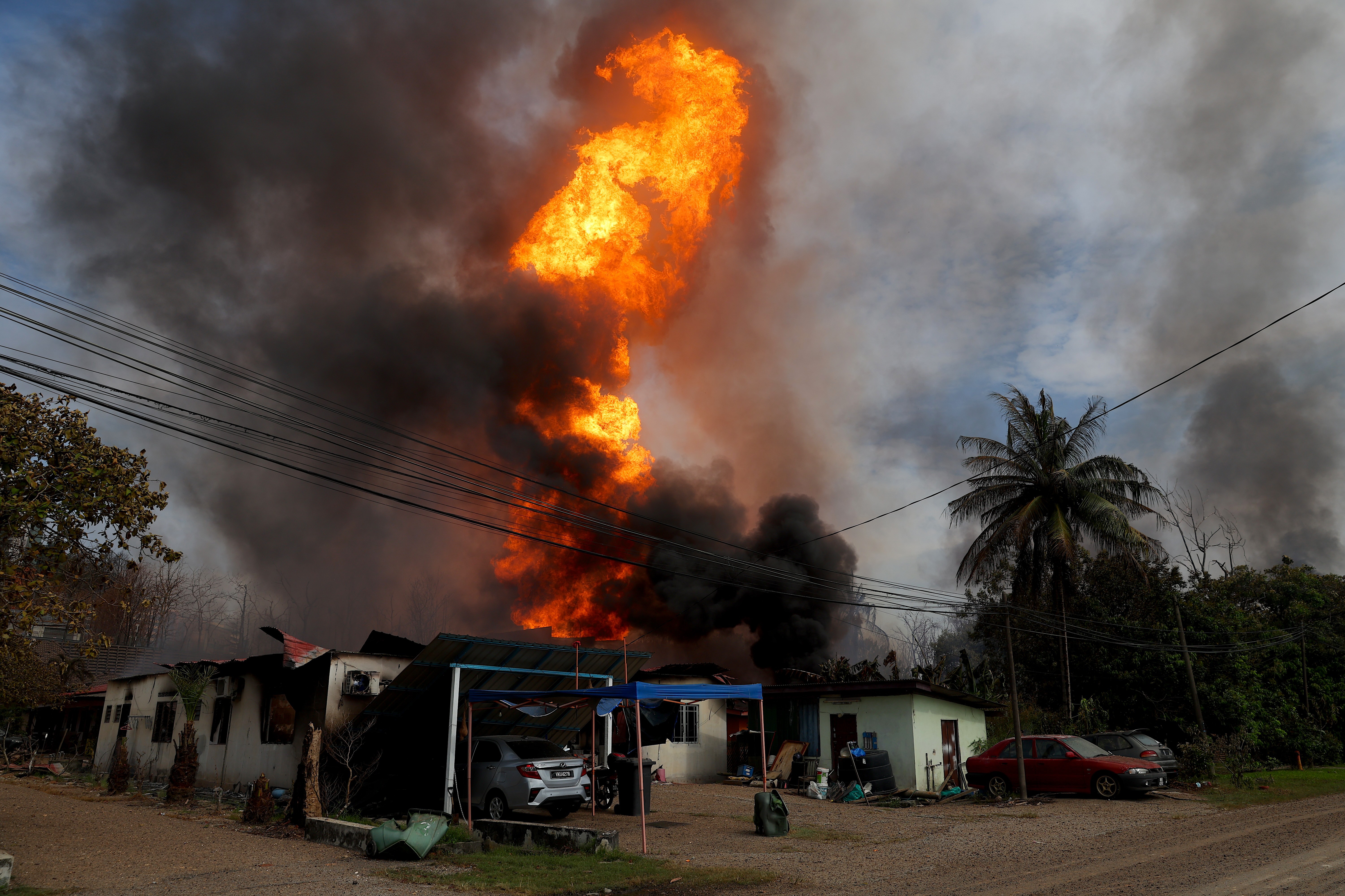 Malezya'da doğal gaz boru hattı patladı: 112 yaralı