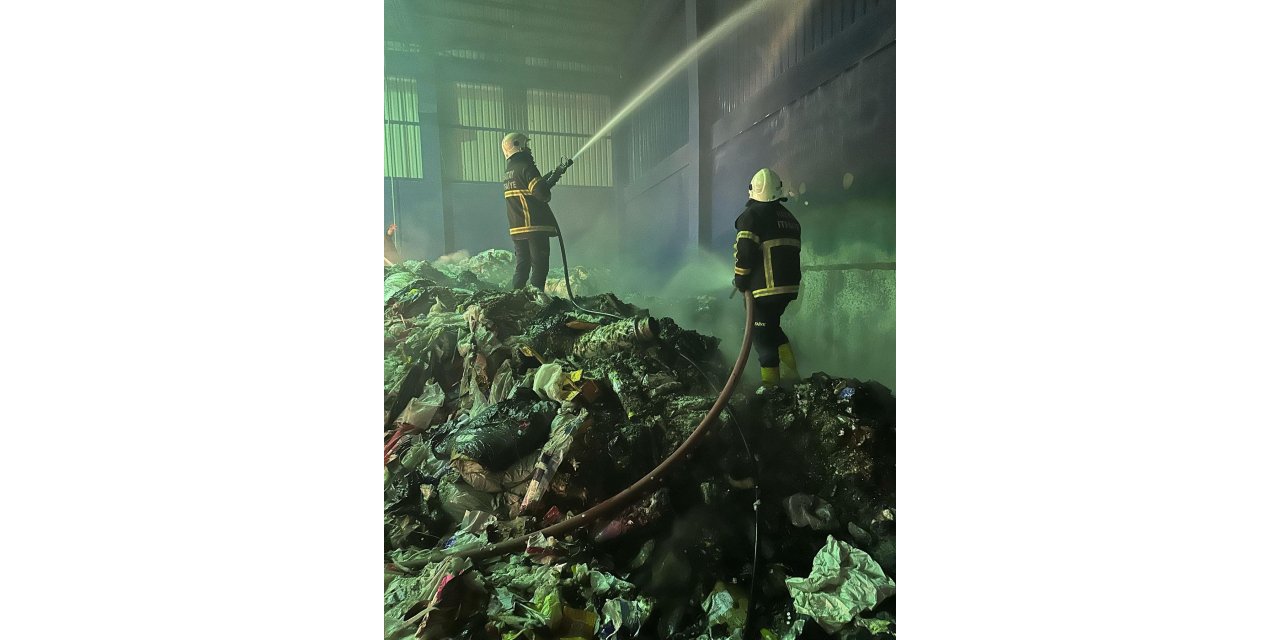 Geri dönüşüm fabrikasında yangın