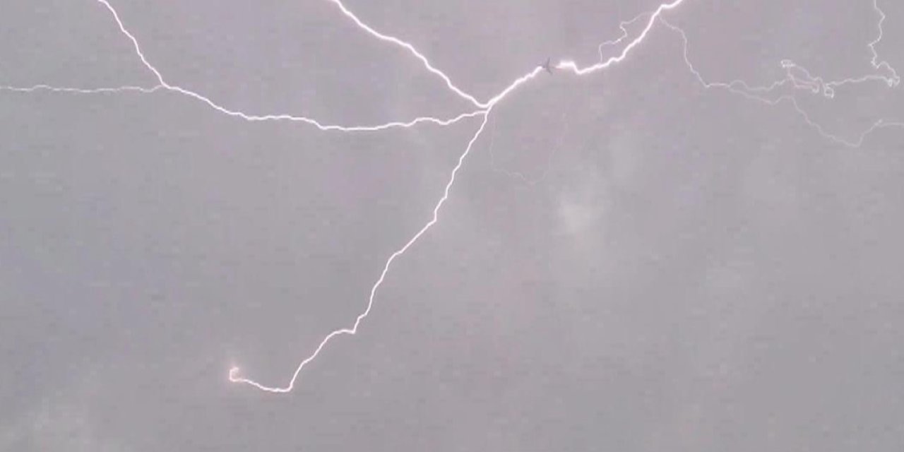 İstanbul-Muğla uçağına yıldırım çarptı