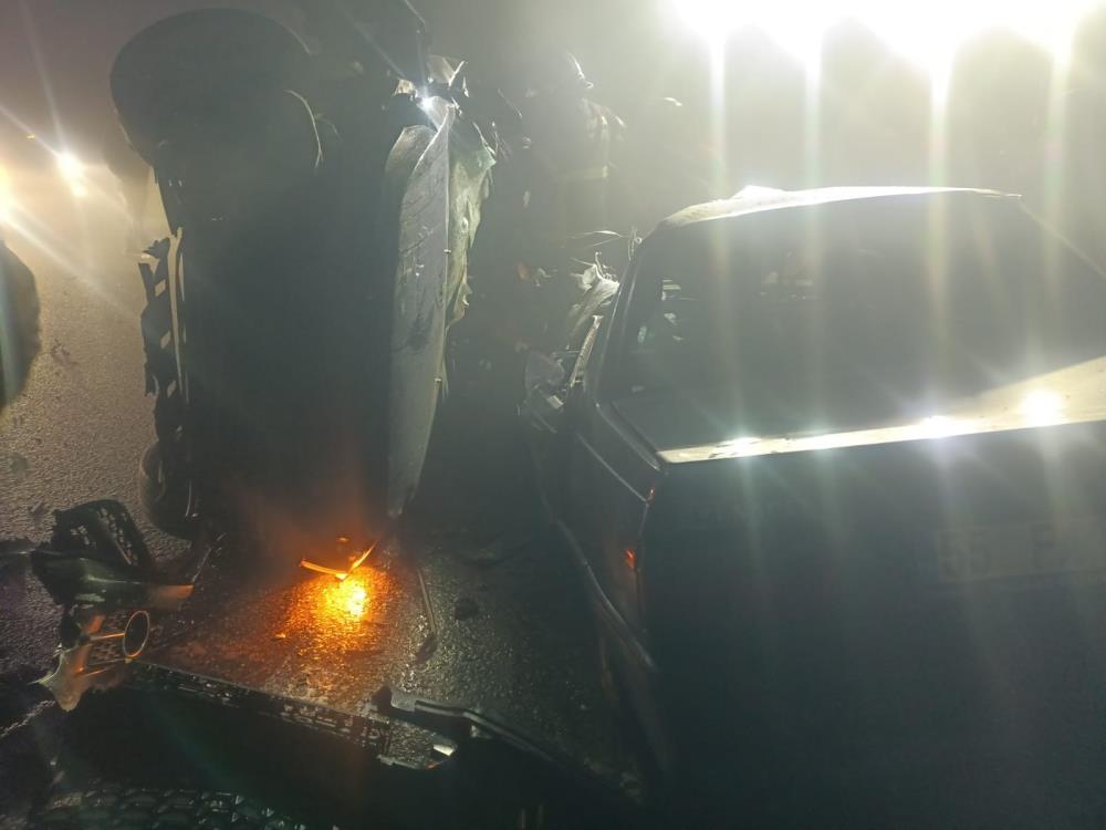 2 otomobil çarpıştı: 5 ölü