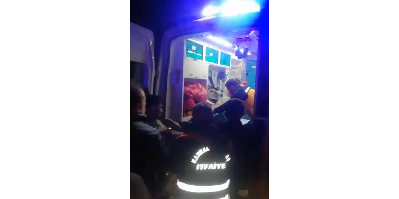 Üçüncü kattan başka bir evin çatısına düştü