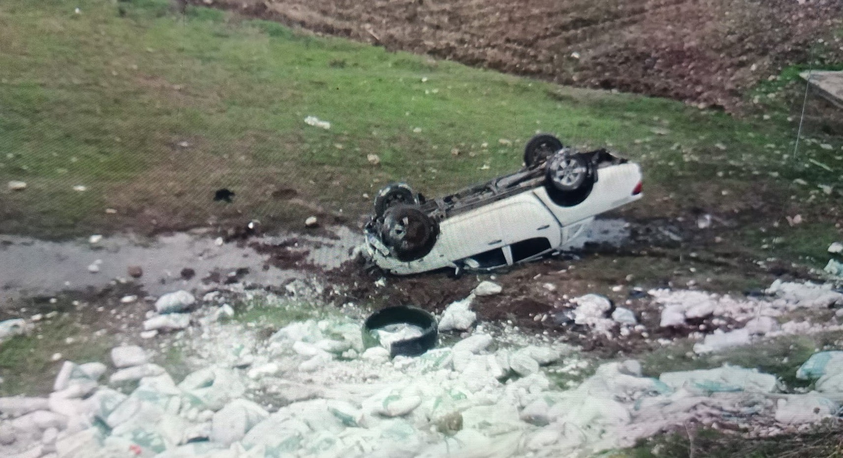 Kamyonet şarampole yuvarlandı: 2 yaralı