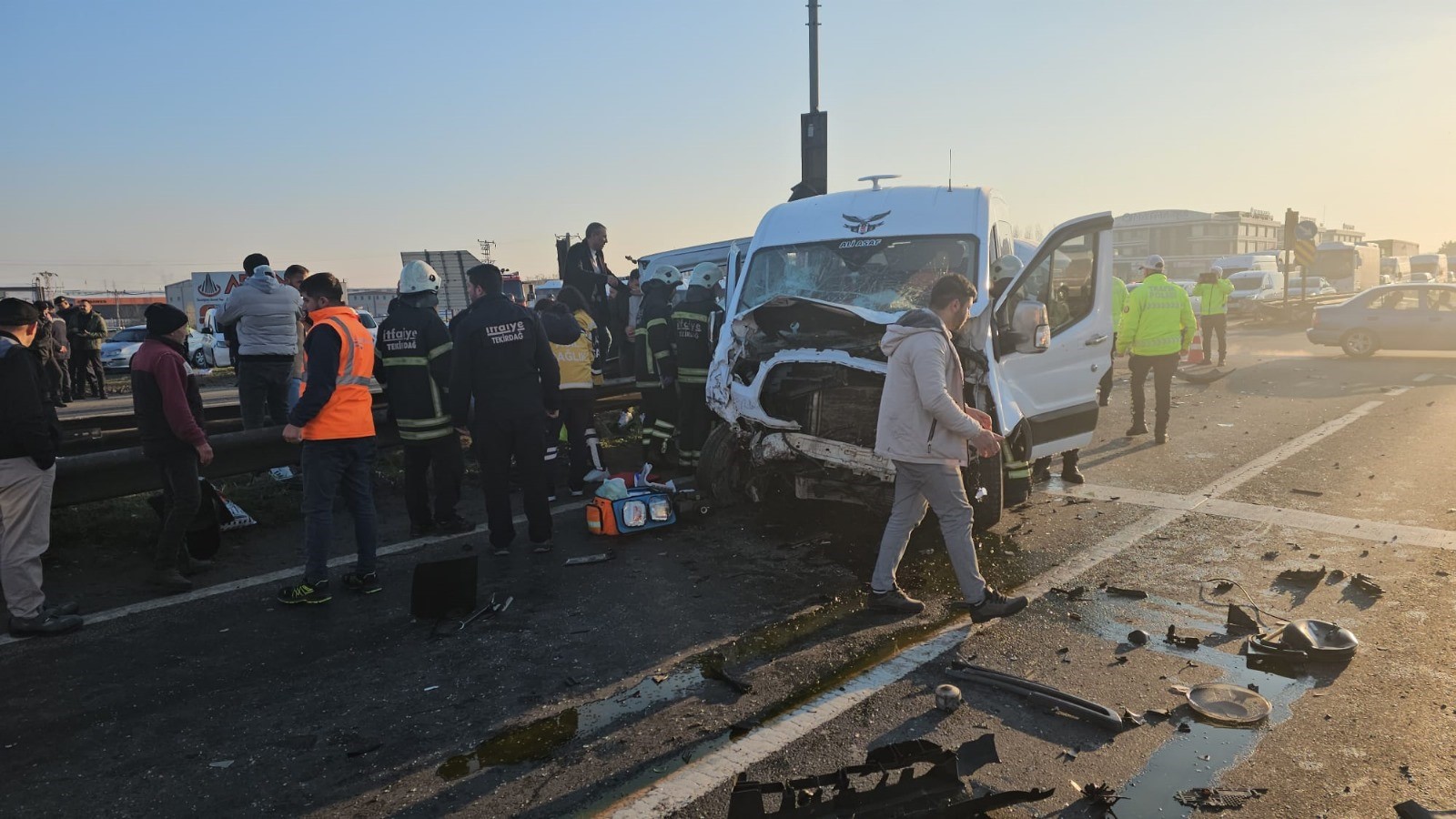 İki servis çarpıştı: 18 yaralı