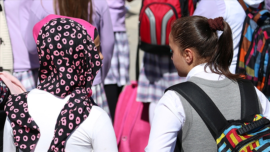 KKTC'de liselerde başörtüsü serbest oldu