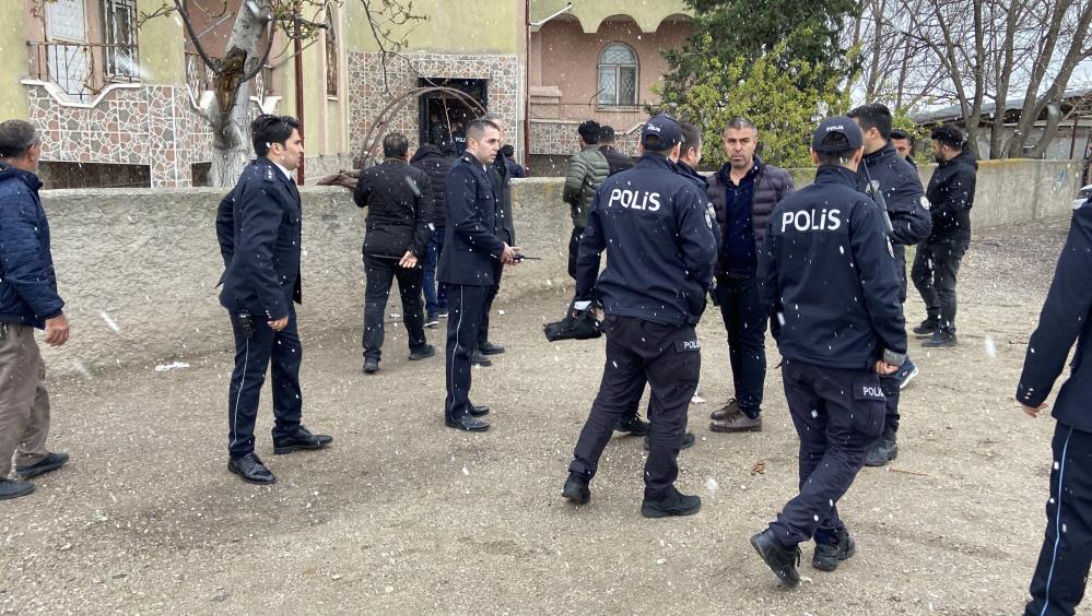 Polisten kaçmak istedi, balkondan atlayıp yaralandı