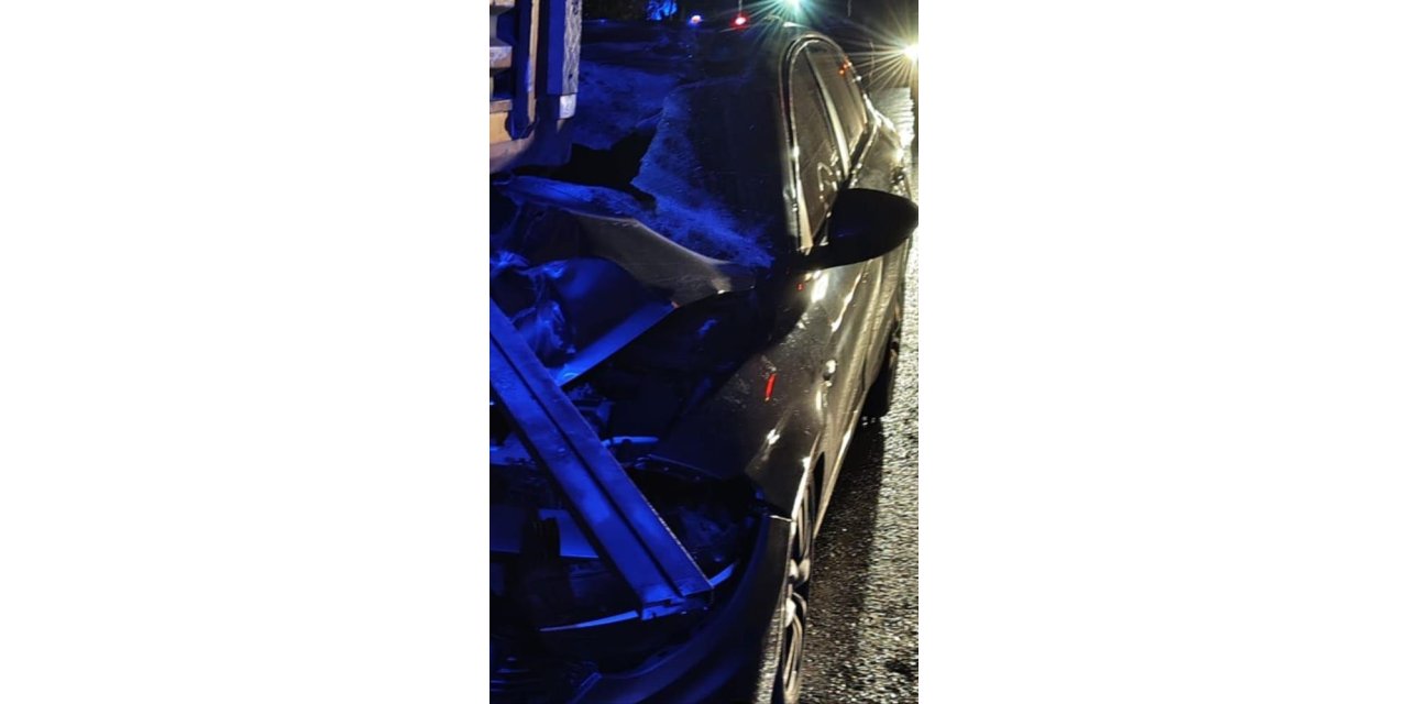 TIR ile Otomobil çarpıştı: 1 ölü, 2 yaralı