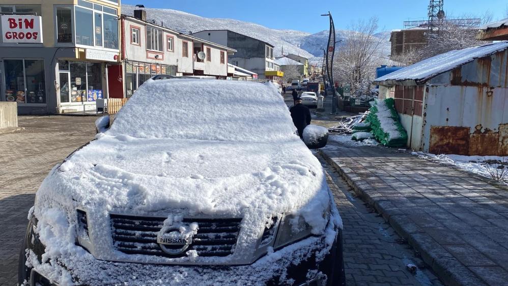 Bingöl'de Nisan ayında kar yağdı