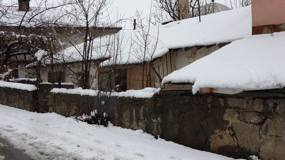 Bitlis'te 60 köy yolu ulaşıma kapandı