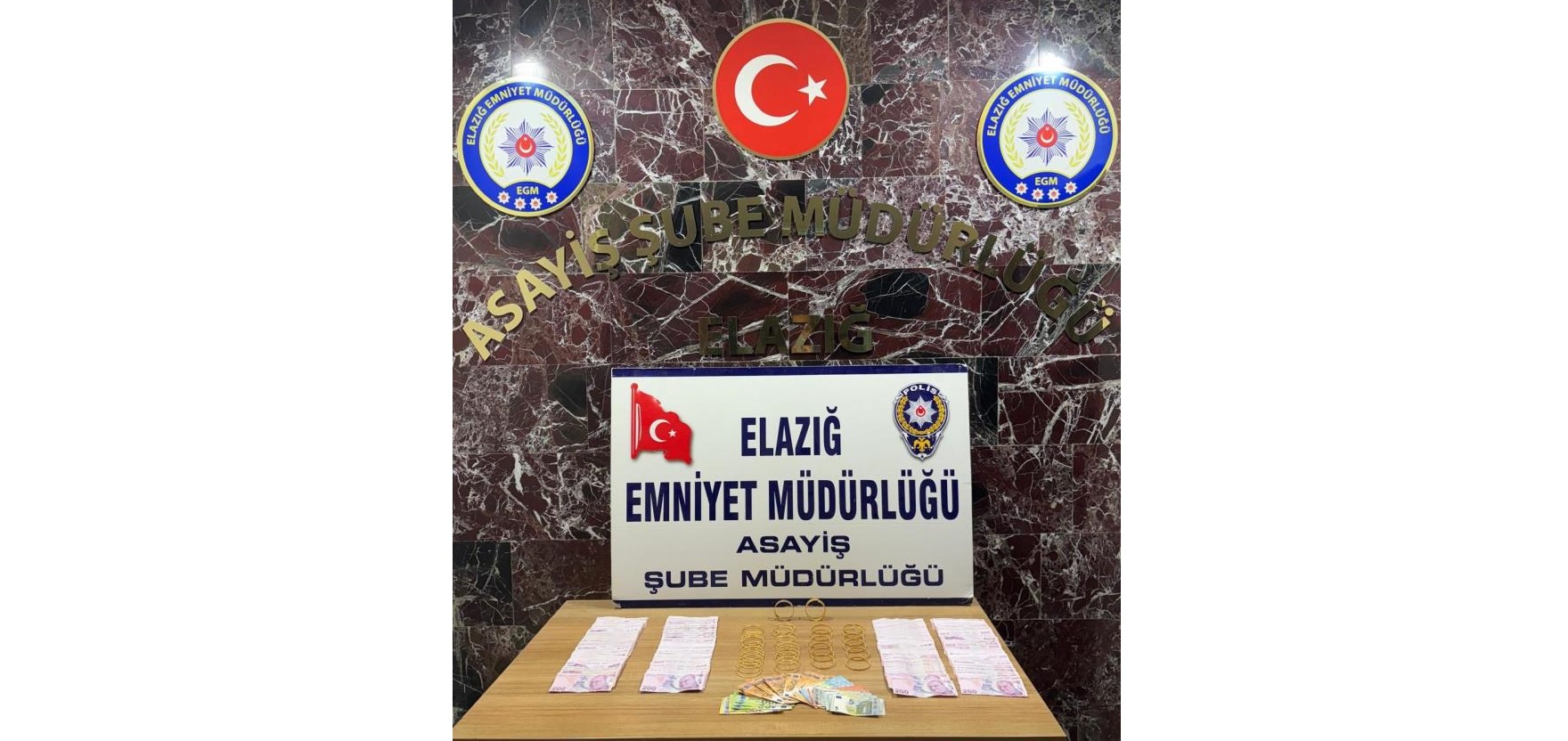 Elazığ ve Diyarbakır'da kuyumcuya sahte altın satan 4 zanlı yakalandı