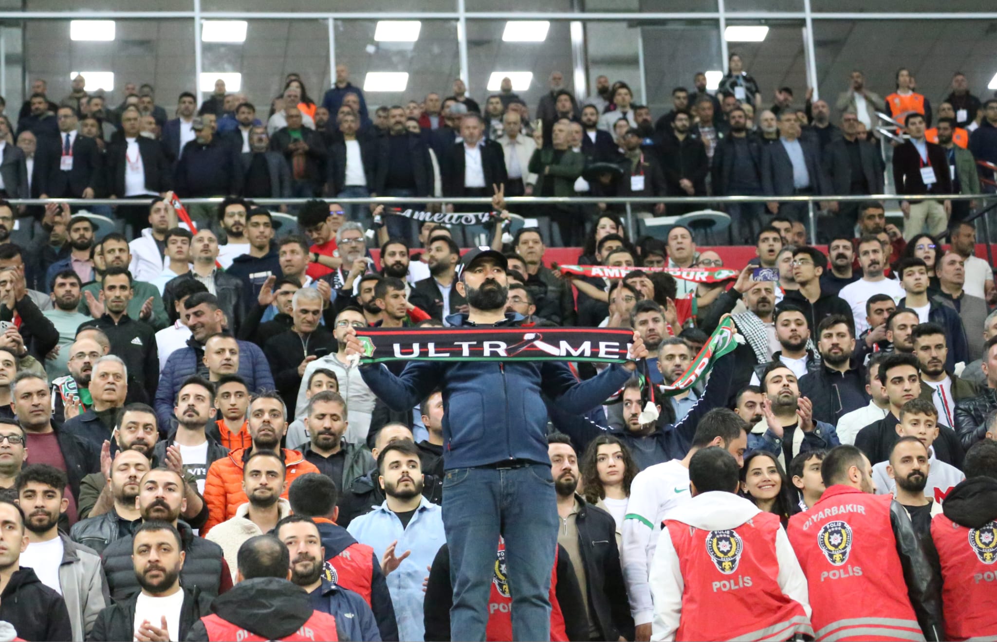 Amedspor’a taraftar yasağına rağmen büyük destek