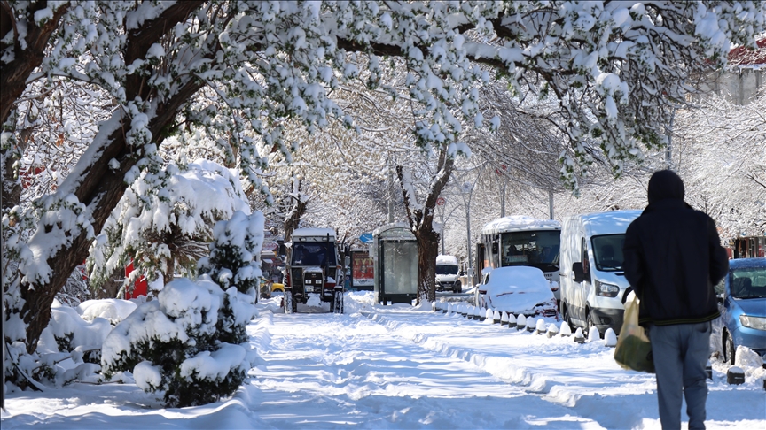 Bazı illerde kar ve soğuk hava etkisini sürdürüyor