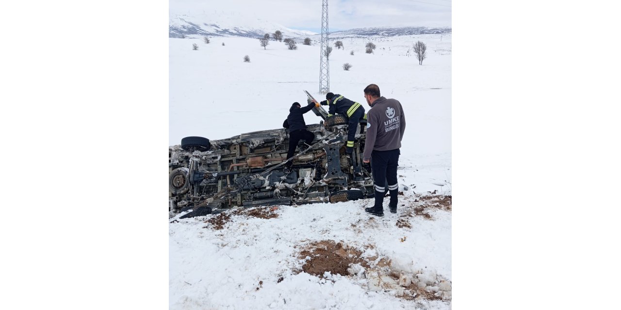 Bingöl'de ambulans kaza yaptı: 5 yaralı