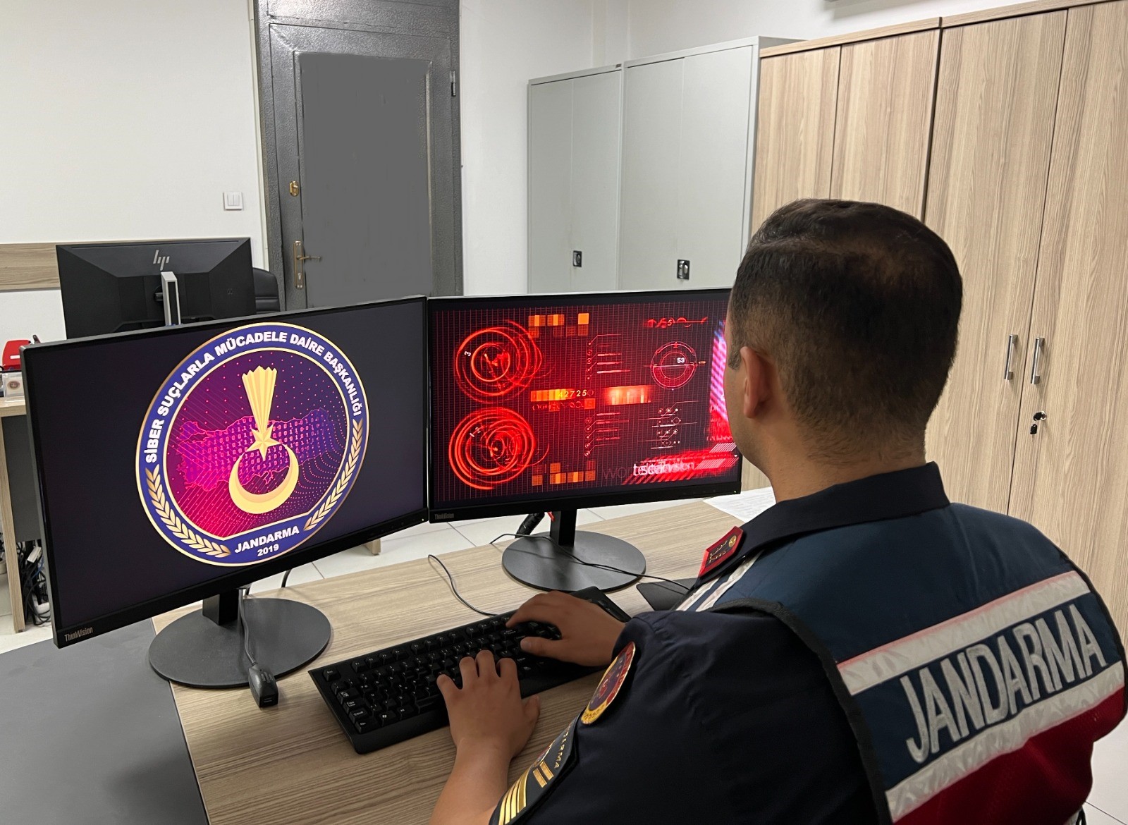 Siber dolandırıcılık operasyonunda 3 şahıs tutuklandı