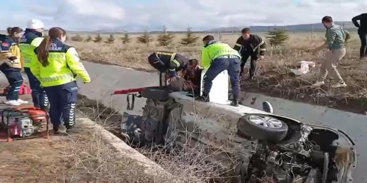 Otomobil sulama kanalına düştü: 4 yaralı