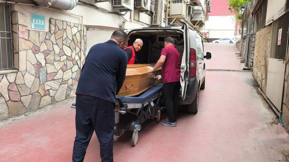 Eski eşini sokak ortasında katletti