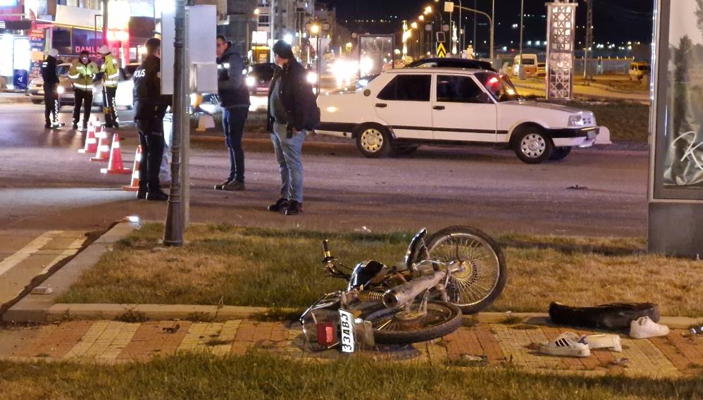 Motosiklet 15 metre savruldu: 1 ölü, 1 yaralı