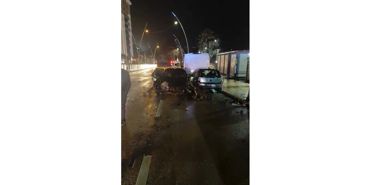 Ters yöne giren otomobil dehşet saçtı: 4 yaralı