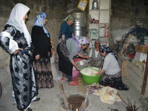 Tandırlar Ezidiler için yakıldı