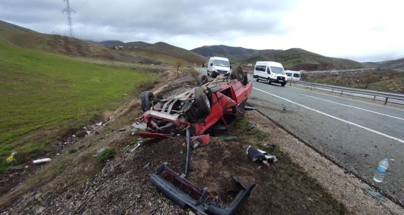 Otomobil takla attı: 3 yaralı