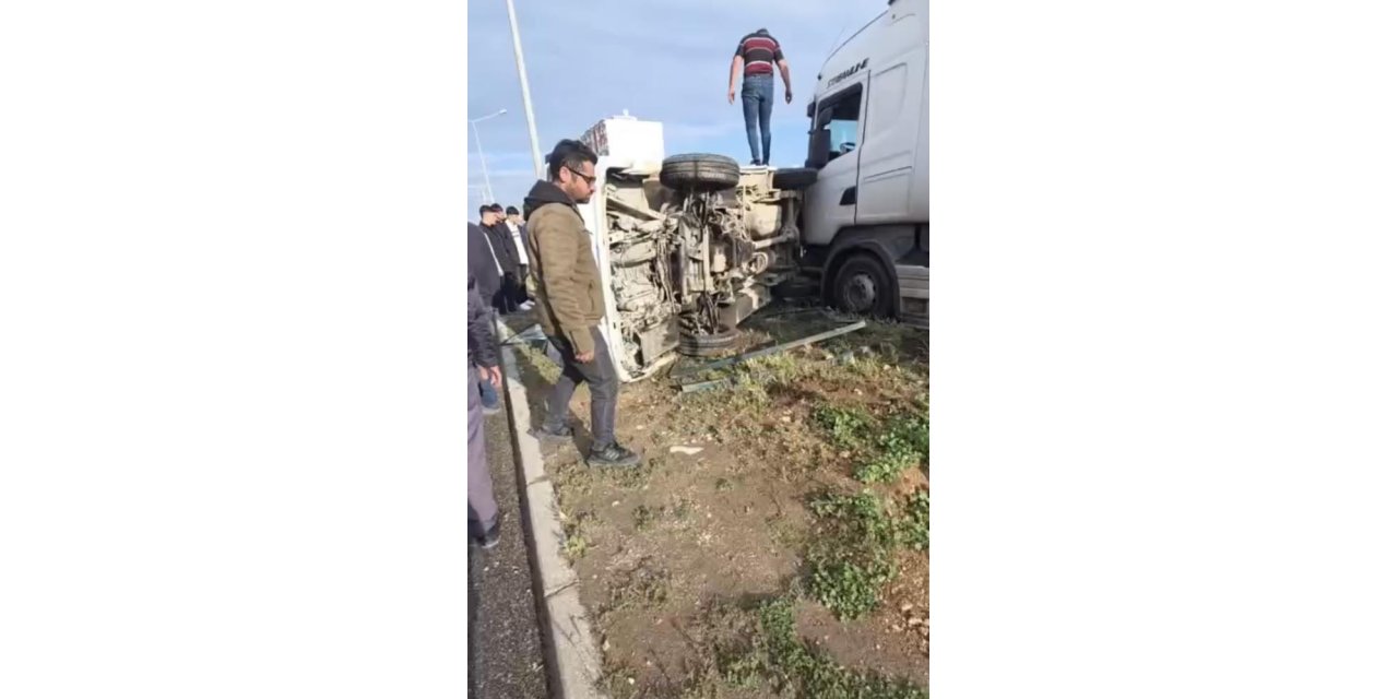 TIR ile panelvan çarpıştı: 1 yaralı