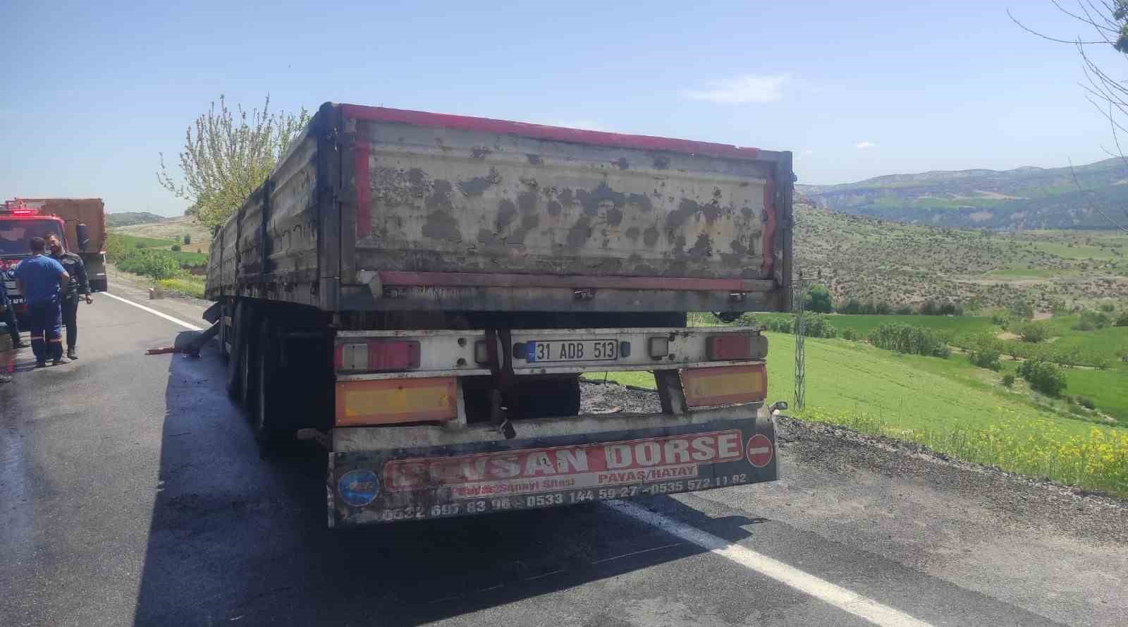 Seyir halindeki tır alev aldı