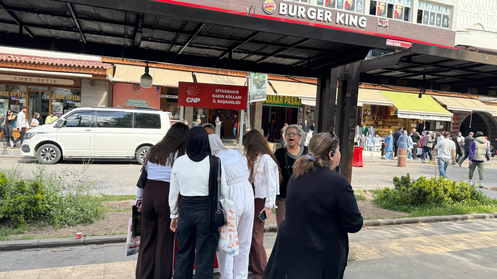 Diyarbakır sur içinde İmamoğlu için imza kampanyası