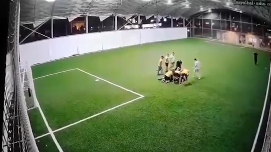 Halı sahada fenalaştı, hayatını kaybetti