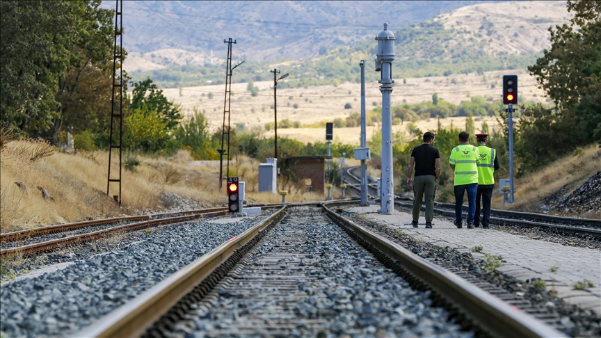 Bakan Uraloğlu: Demir yollarında yerlilik oranı rekor seviyeye ulaştı