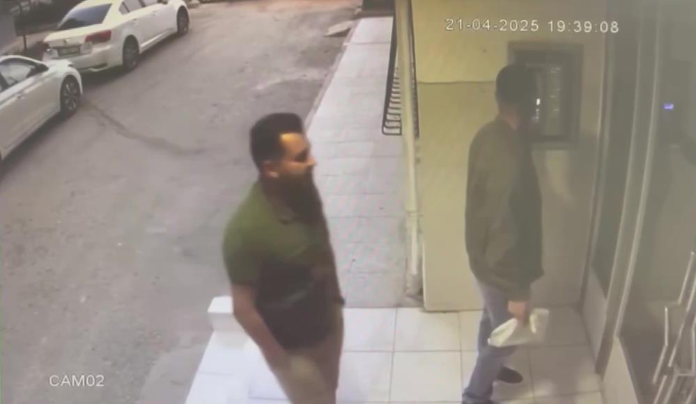 Arkadaşını öldürüp, evi yakmış