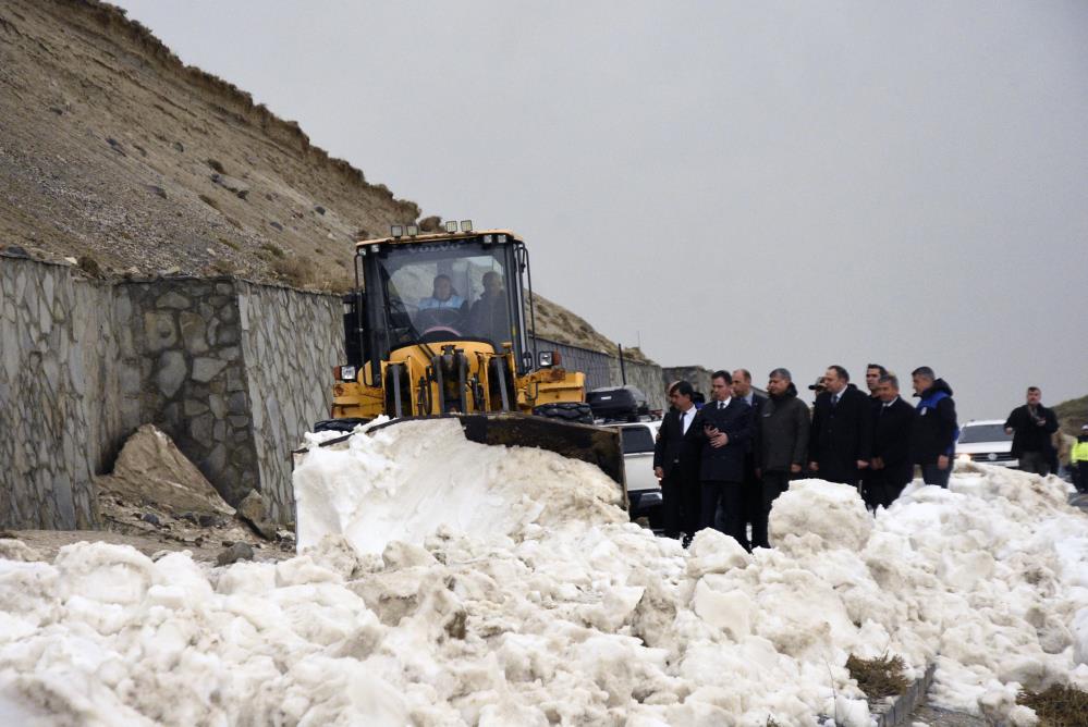 Dünyanın ikinci büyük krater gölünde turizm sezonu açıldı