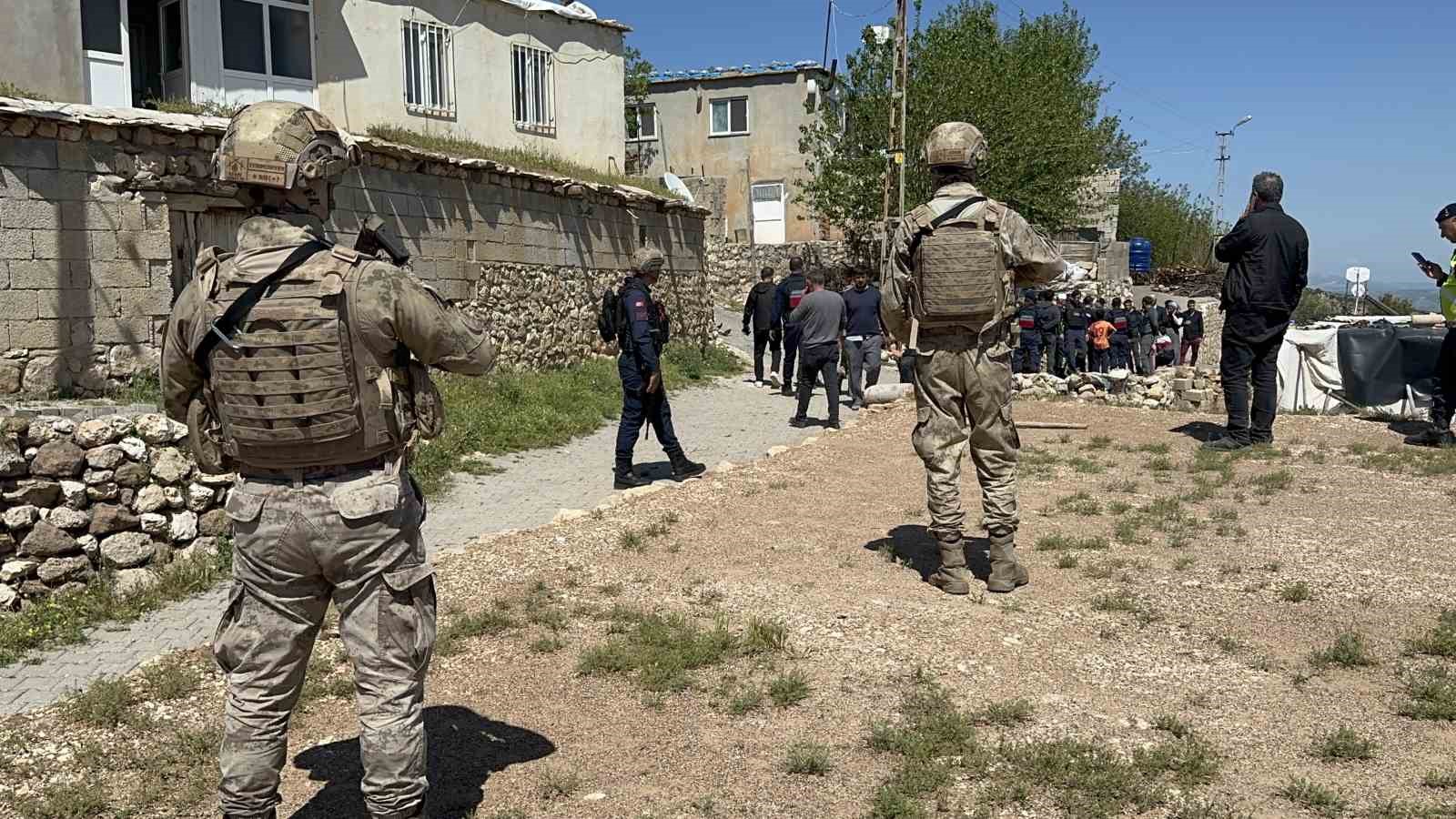 Husumetli aileler birbirine girdi: 5 yaralı