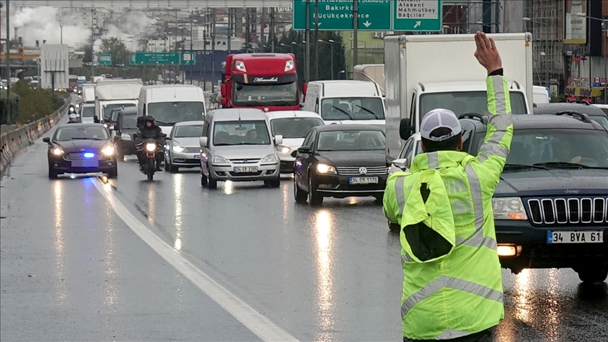 İzinsiz "çakar" kullanan 39 sürücüye işlem yapıldı