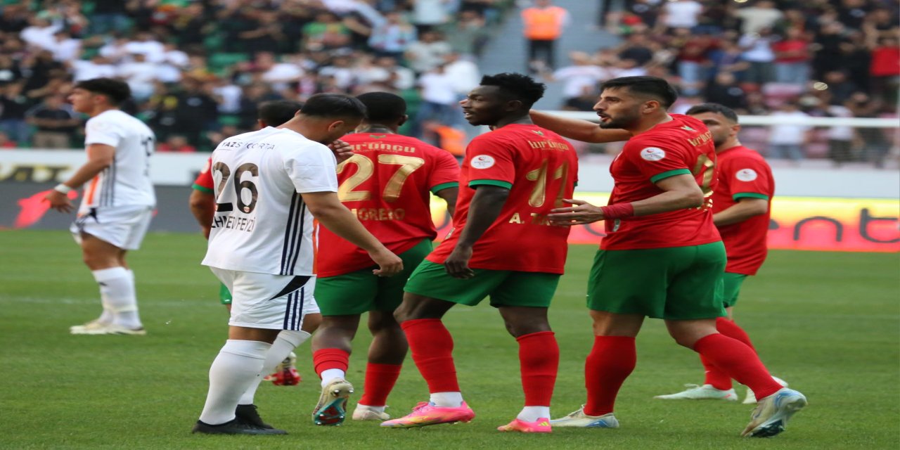Amedspor'dan taraftarına dört dörtlük sezon finali
