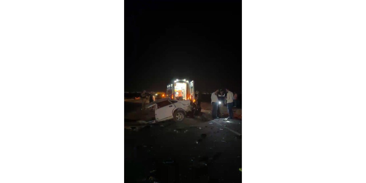 Otomobil TIR’a çarptı: 1 ölü, 1 yaralı