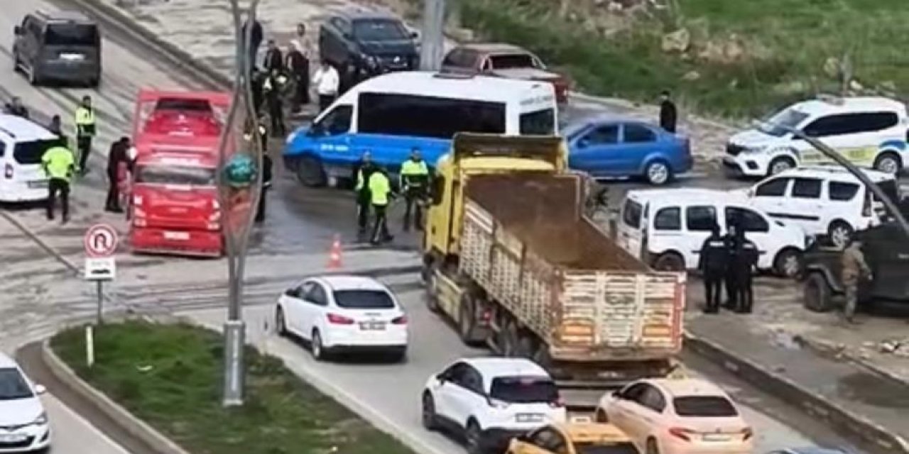 Otomobille hafif ticari araç çarpıştı: 2 yaralı