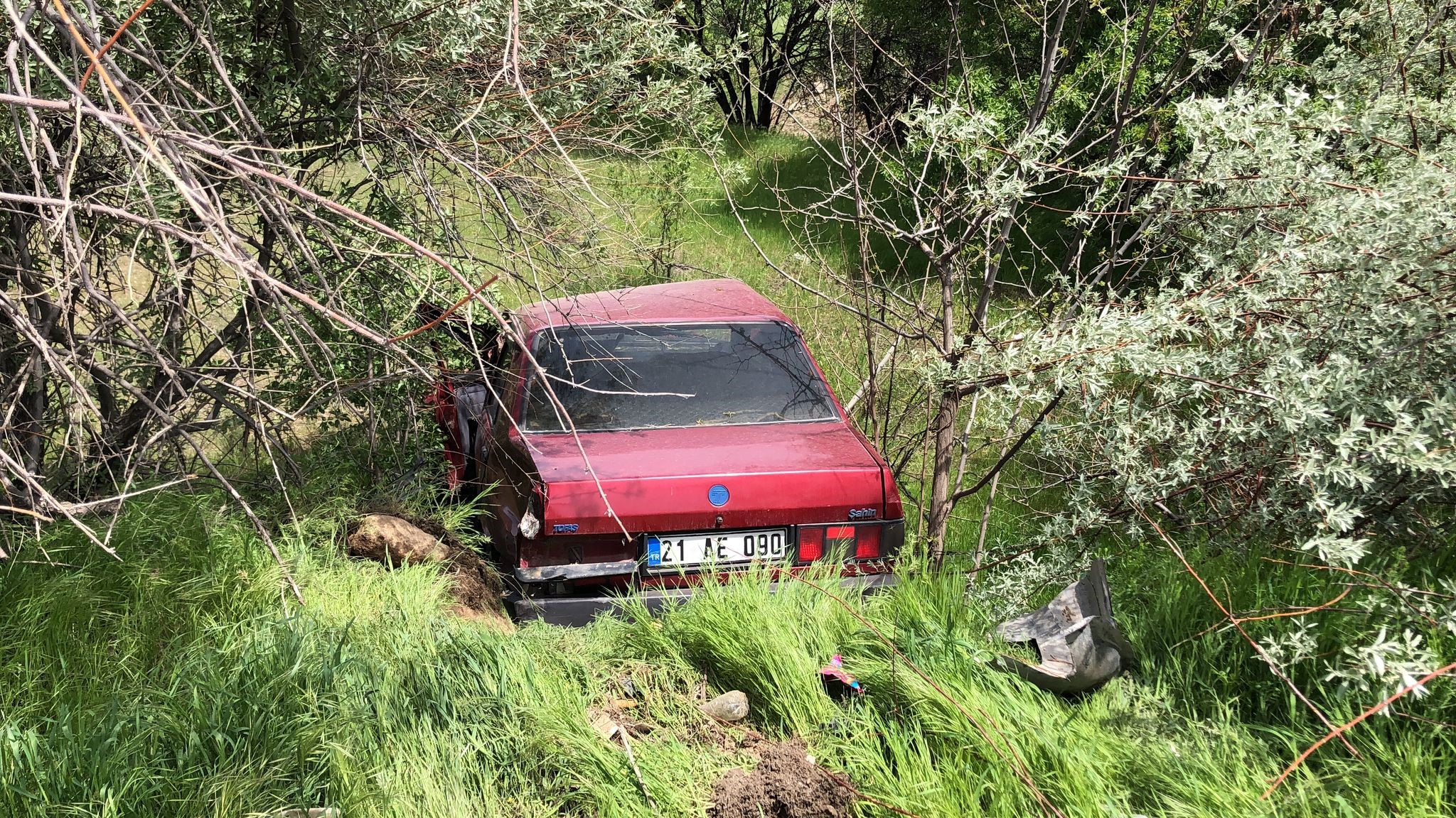 Kamyon ile otomobil çarpıştı