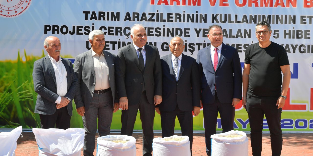 Karacadağ'da çeltik tohum ekimi gerçekleştirildi