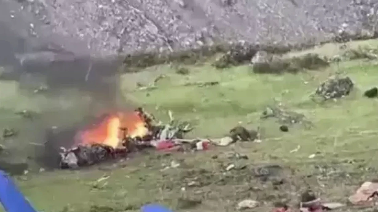 Hindistan'da helikopter düştü!