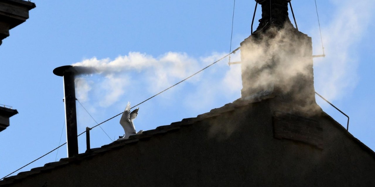 Vatikan'da beyaz duman: İlk ABD'li Papa seçildi