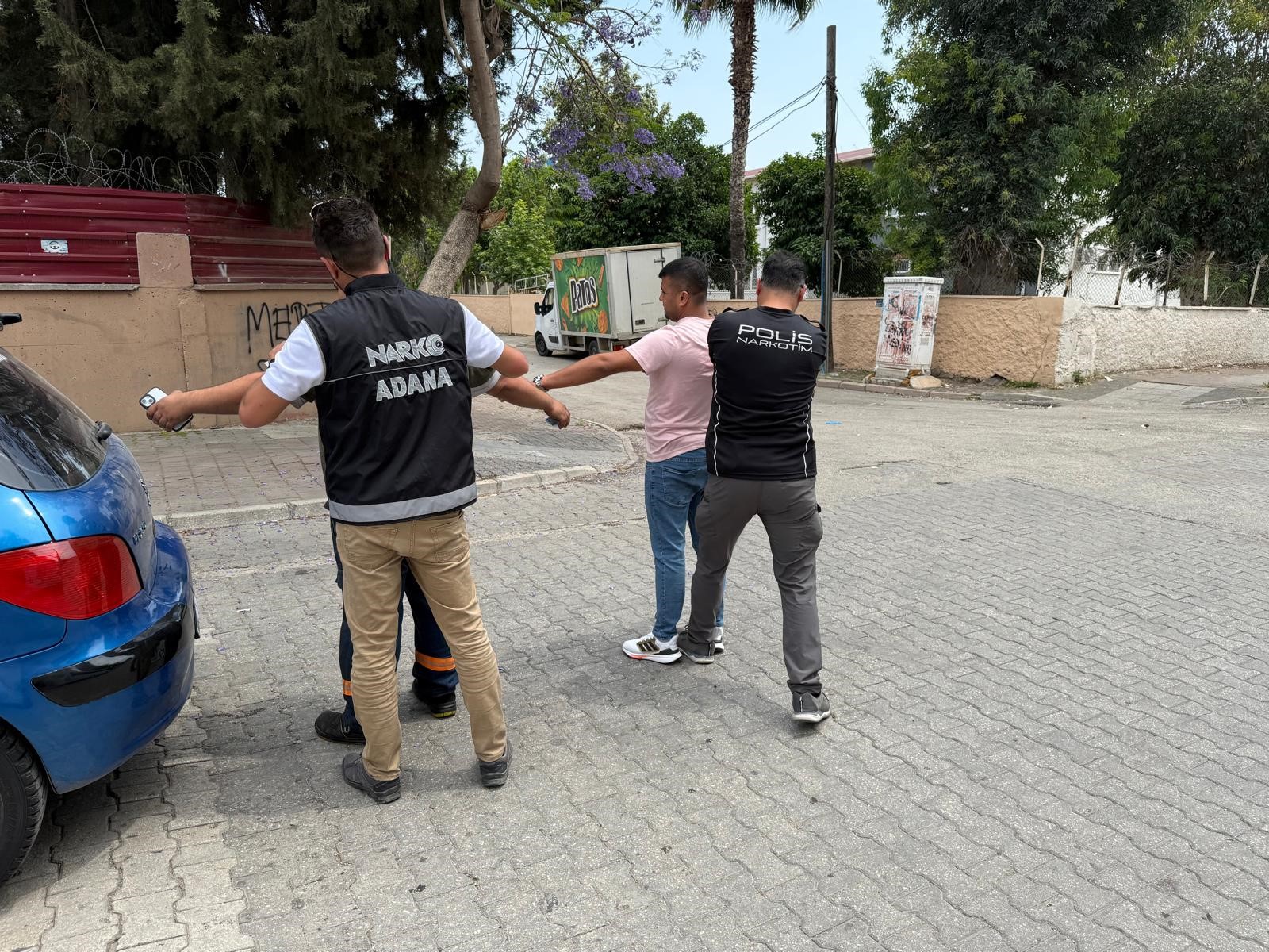 Okul önlerinde uyuşturucu operasyon