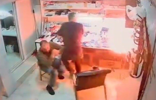 Cep telefonu bataryası patladı