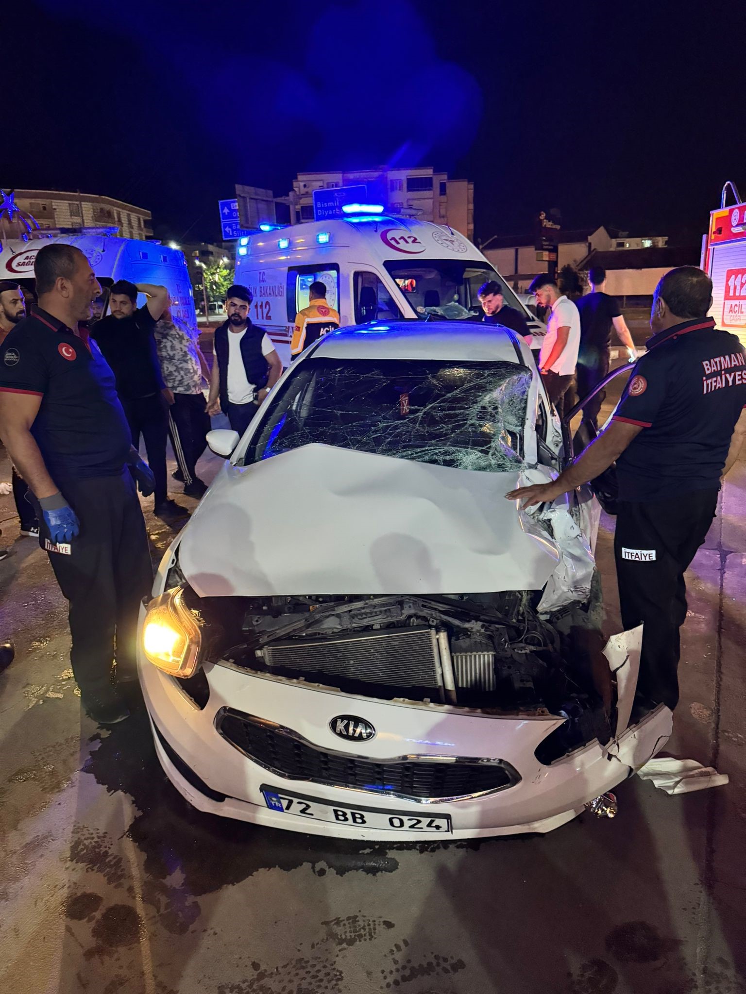 Otomobil ile tır çarpıştı: 3 yaralı