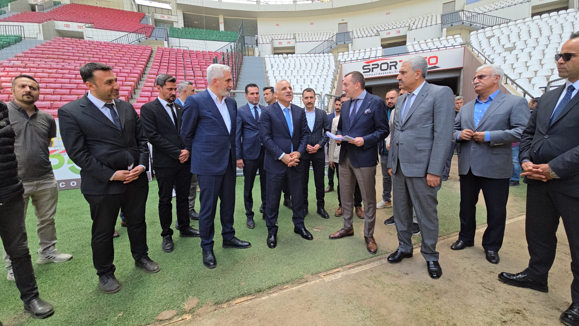 Vali Zorluoğlu  Yeni Stadyumu'nda Amedspor’la Karma Maç Müjdesi