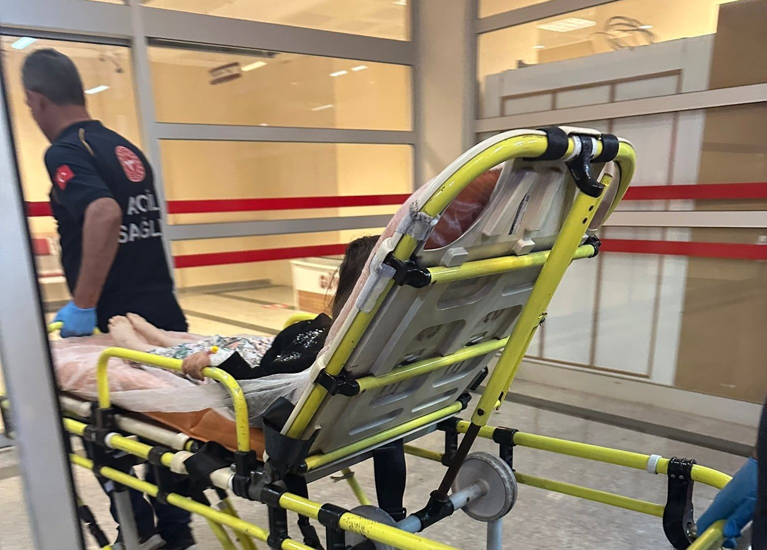 Otomobilden düşen çocuk yaralandı