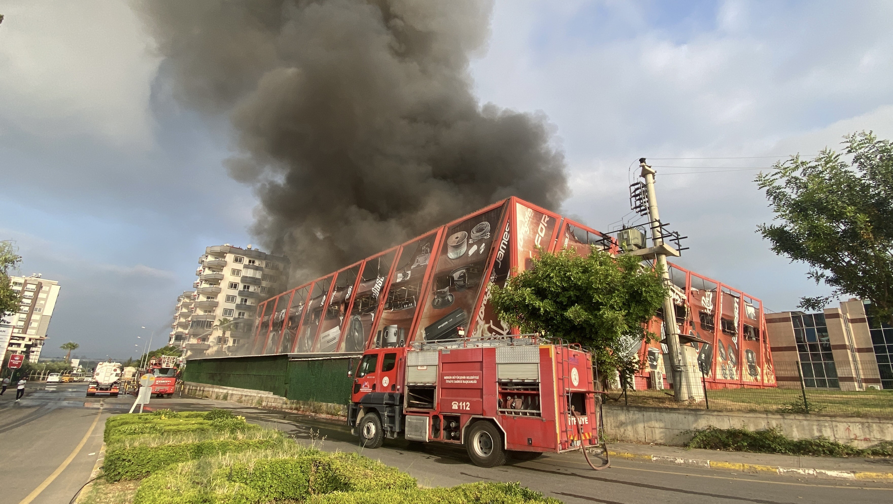 Elektronik eşya üreten fabrikada yangın