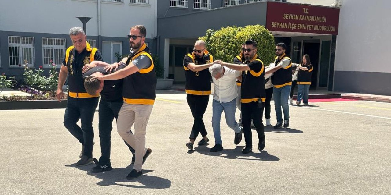 Kıskançlık krizine girip kafe kurşunlattı